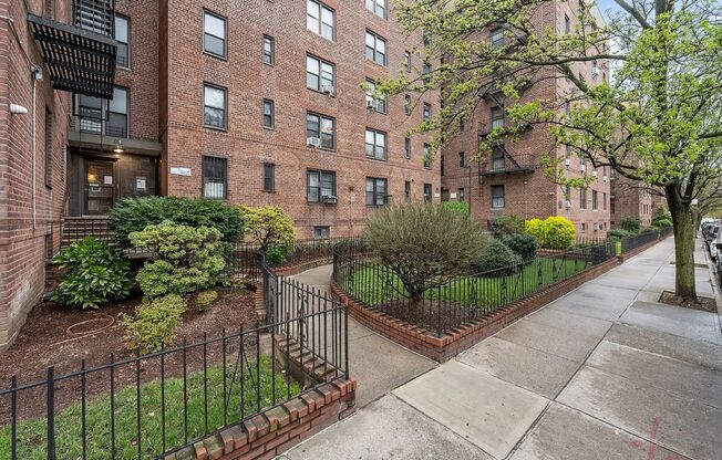 1 bed, 1 bath, $1,800, Unit # 2G