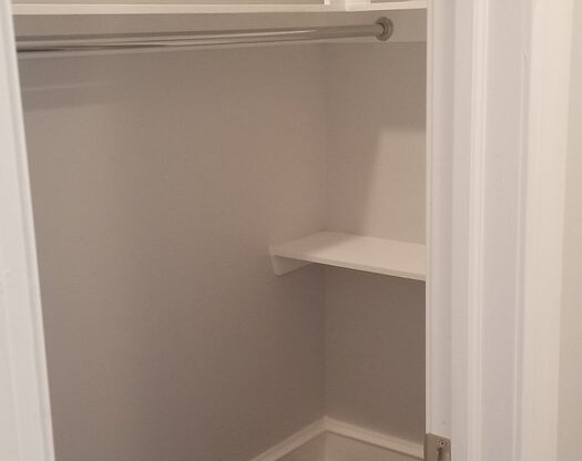 Studio, 1 bath, 330 sqft, $1,035, Unit 3G