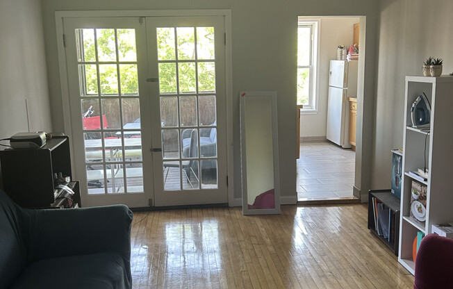 3 beds, 1 bath, $4,000, Unit 3