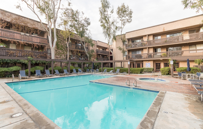 GREATLY LOCATED 1-BEDROOM APARTMENT WITH PRIVATE BALCONY