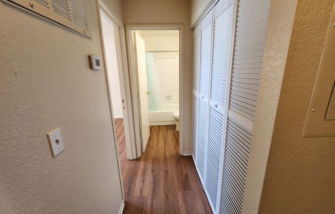 2 beds, 2 baths, 918 sqft, $1,175, Unit Unit B