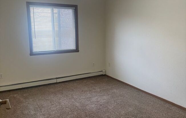 2 beds, 1 bath, 900 sqft, $875, Unit 109