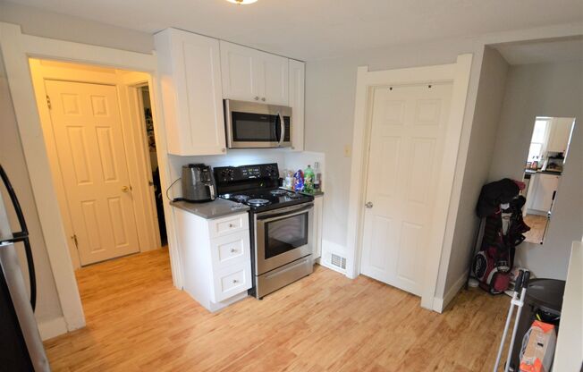 3 beds, 1 bath, $5,025, Unit 879