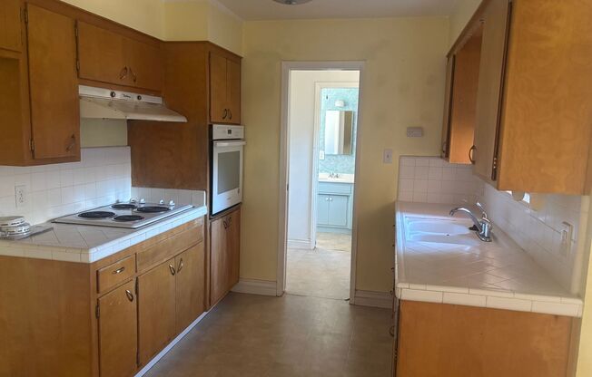 County Home In The City!!!  RV Access = Boat Parking!!!