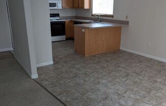 2 beds, 1 bath, $1,300