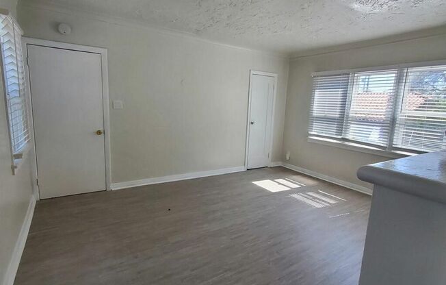 2 beds, 1 bath, $2,450, Unit 837