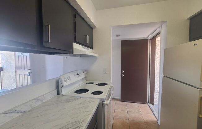2 beds, 1 bath, 800 sqft, $1,095, Unit 240