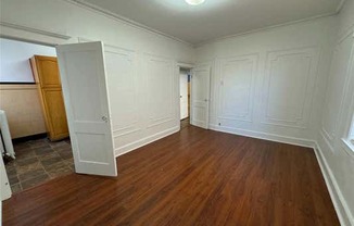 3 beds, 1 bath, $3,500, Unit 2