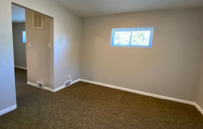 1 bed, 1 bath, 430 sqft, $700, Unit 5