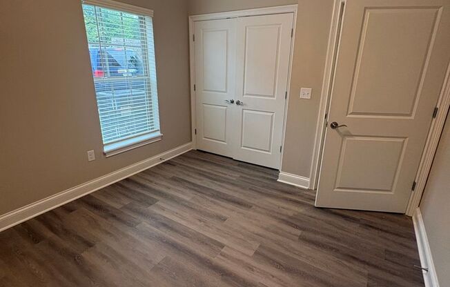 2 beds, 1 bath, 950 sqft, $1,000, Unit 215
