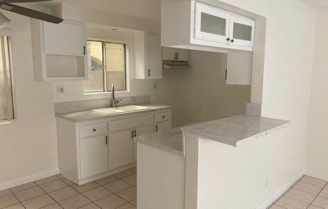 Modern Comfort in Downey: 2 Bed, 1 Bath Unit with Utilities Included!