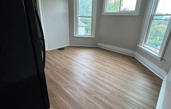 Studio, 1 bath, 940 sqft, $916, Unit 4