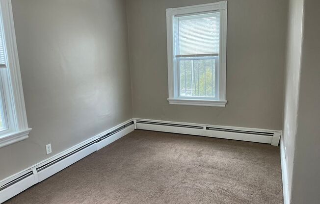 1 bed, 1 bath, $1,100, Unit Unit 2B