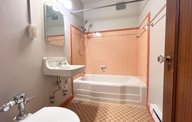 1 bed, 1 bath, 695 sqft, $1,525, Unit Windsor - 17