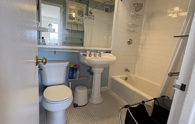 Studio, 1 bath, 605 sqft, $3,000, Unit 26H