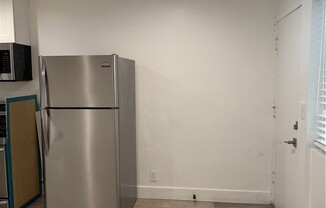 Studio, 1 bath, 450 sqft, $1,650, Unit 100