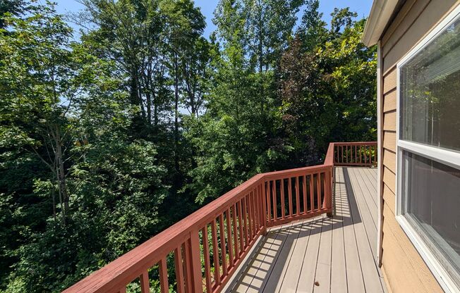 Charming Kirkland Bungalow with Lake Views!