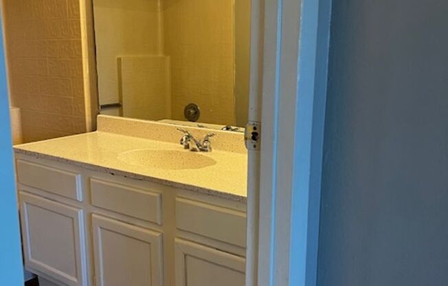 2 beds, 2.5 baths, 1,314 sqft, $1,040, Unit 1003