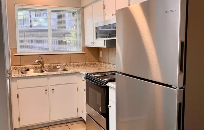 1 bed, 1 bath, 610 sqft, $925, Unit 444 Florida St -6