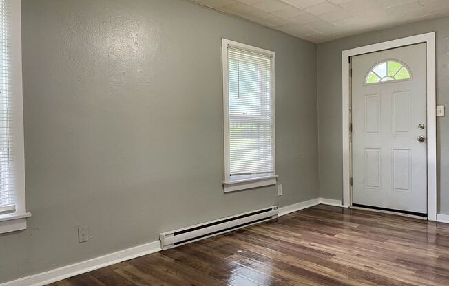 Darling 2 Bedroom 1 Bathroom Home in Minneapolis!