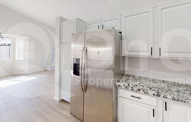 1826 W HOLLAND DR