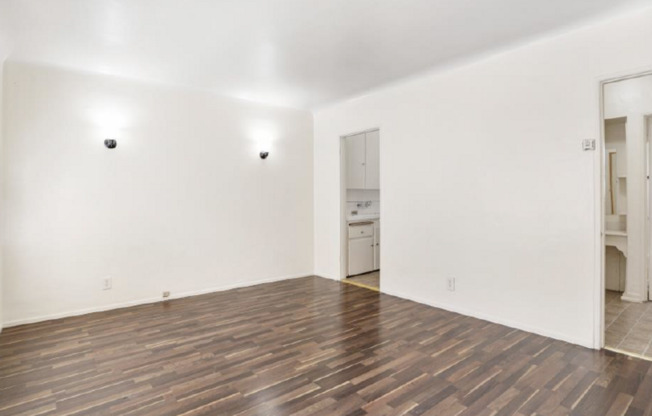 807 W. 30th St.