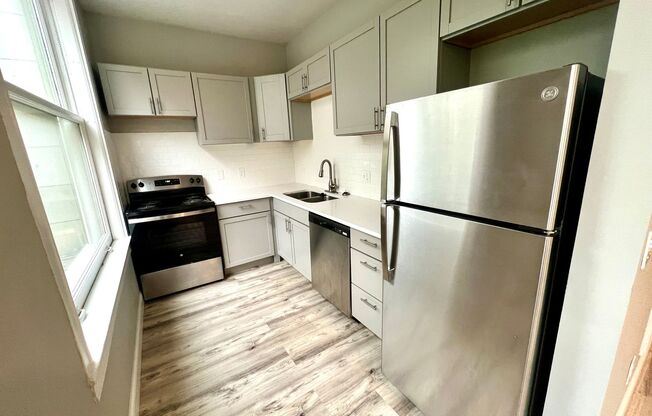 2 beds, 1 bath, $1,295, Unit 305 S 16th St. - Unit 306