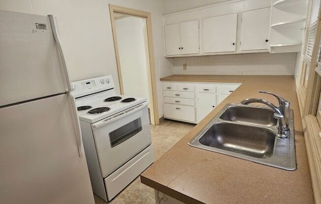 2 beds, 1 bath, $1,795, Unit 8035