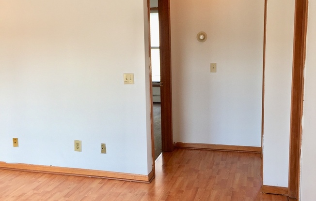 2 beds, 1 bath, $1,245, Unit 4