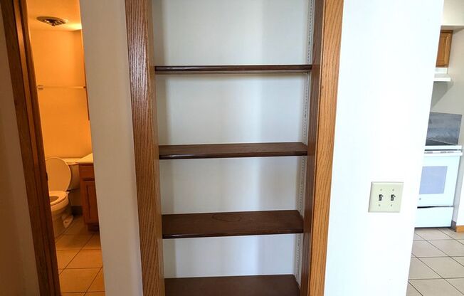 2 beds, 1 bath, 900 sqft, $1,800, Unit 302