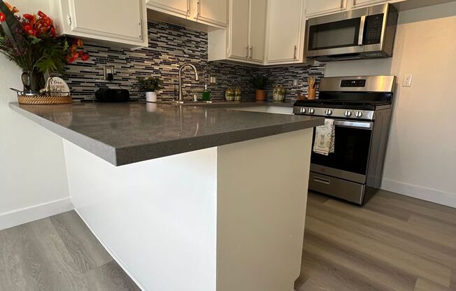 1 bed, 1 bath, 900 sqft, $2,172, Unit 381-18