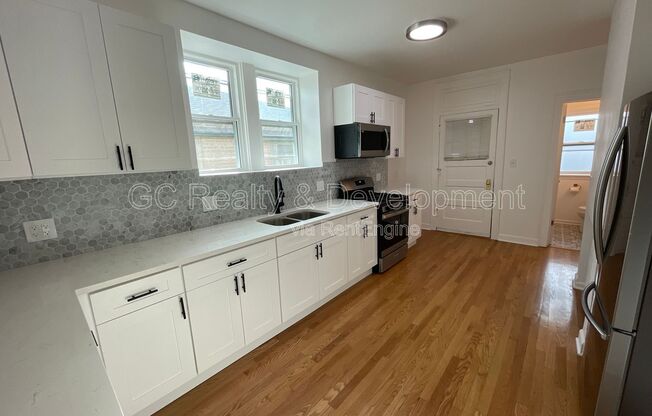 7512 N CLAREMONT AVE