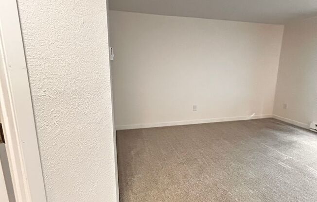 1 bed, 1 bath, 660 sqft, $1,075, Unit H - 037