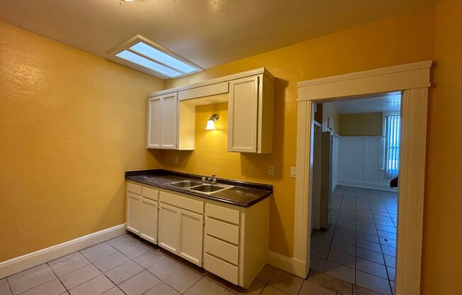 1 bed, 1 bath, 702 sqft, $775