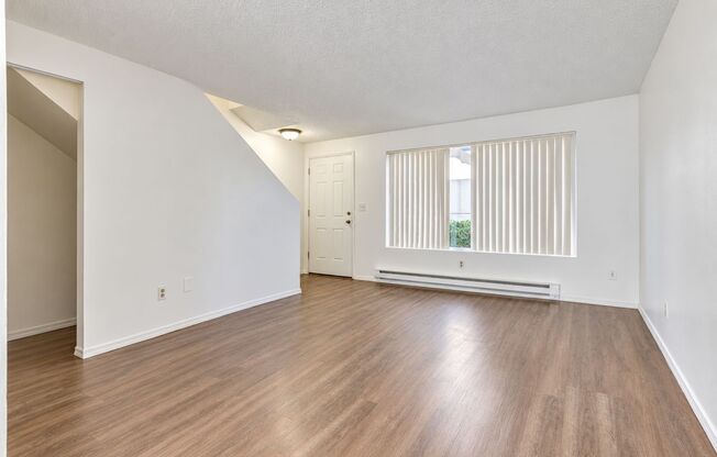 2 beds, 1 bath, 794 sqft, $1,295, Unit 25