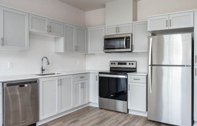 2 beds, 2 baths, 920 sqft, $2,395, Unit 25-305