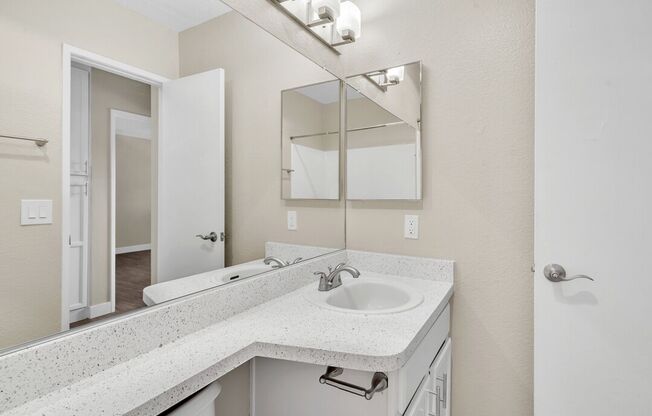 2 beds, 1 bath, 650 sqft, $2,215, Unit Unit 047