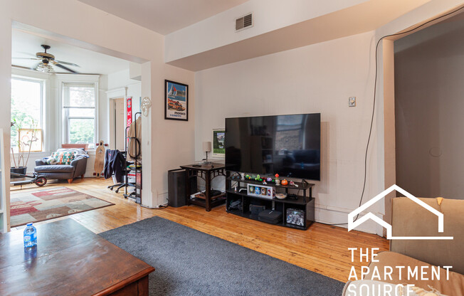1245 W Newport Ave, Chicago IL 1