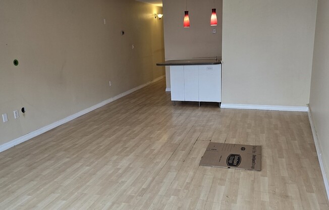 2 beds, 1 bath, 810 sqft, $3,000, Unit T35