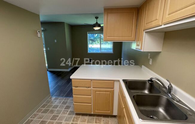 Beautiful 2 BD | 2 BA Condo w/ Amenities- Murrayhill!