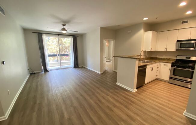 Gorgeous 2 Bedroom Anaheim Condo For Rent-Remodeled, w/ Laundry, Parking, and AC!