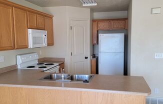 4 beds, 3.5 baths, $1,975, Unit UNIT L 12