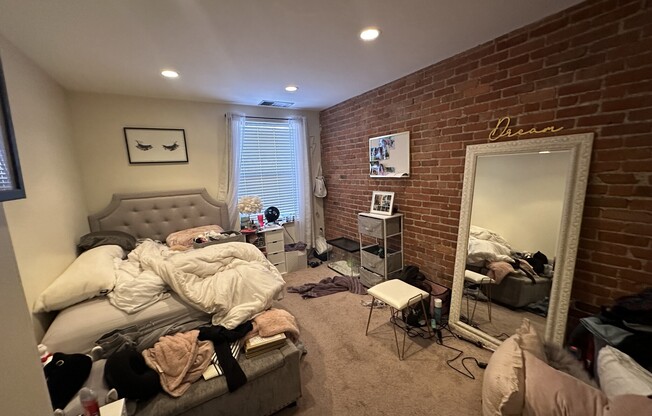 78 Gainsborough St 106