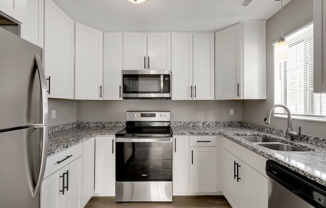 2 beds, 1 bath, 1,207 sqft, $2,095, Unit 04 2407 R