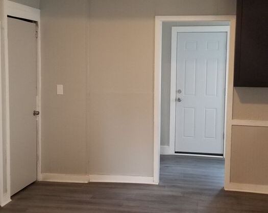 3 beds, 1 bath, $1,400