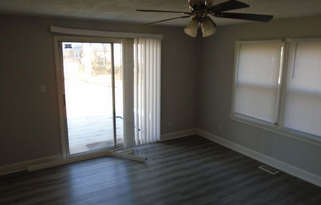 3 beds, 2 baths, $1,300