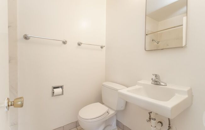 2 beds, 1 bath, $1,999, Unit E