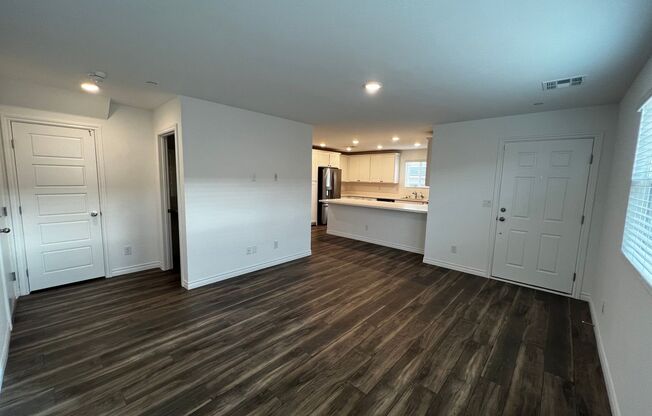 4 beds, 2.5 baths, $1,995, Unit 1