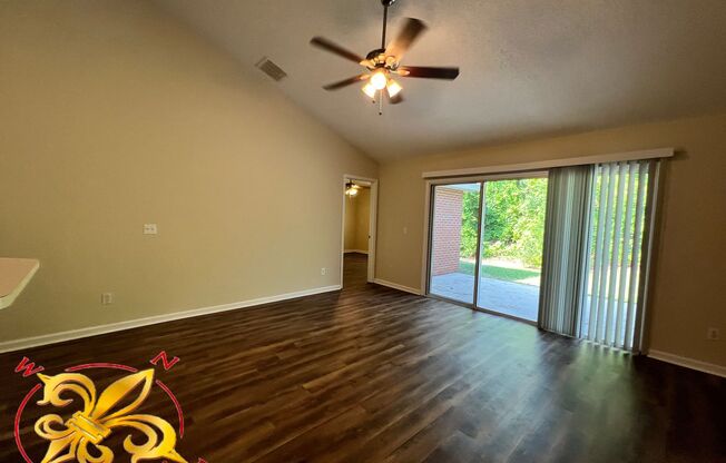 $1595 3/2 - K- Section Great Location Off 100 and Close to Everything!