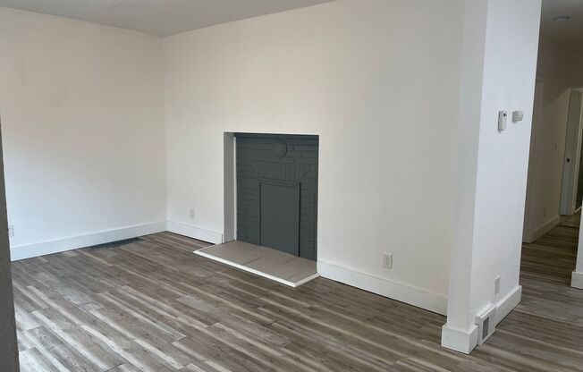 2 beds, 1 bath, 900 sqft, $1,145, Unit Apt 2